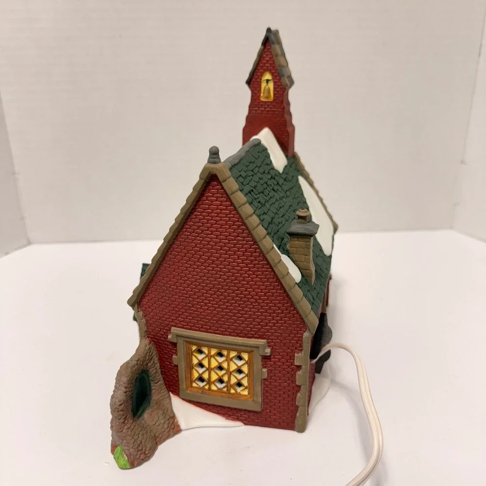 Dept 56 Dickens Village Dudden Cross Church 1995 Lighted Porcelain 5834-3 Boxed